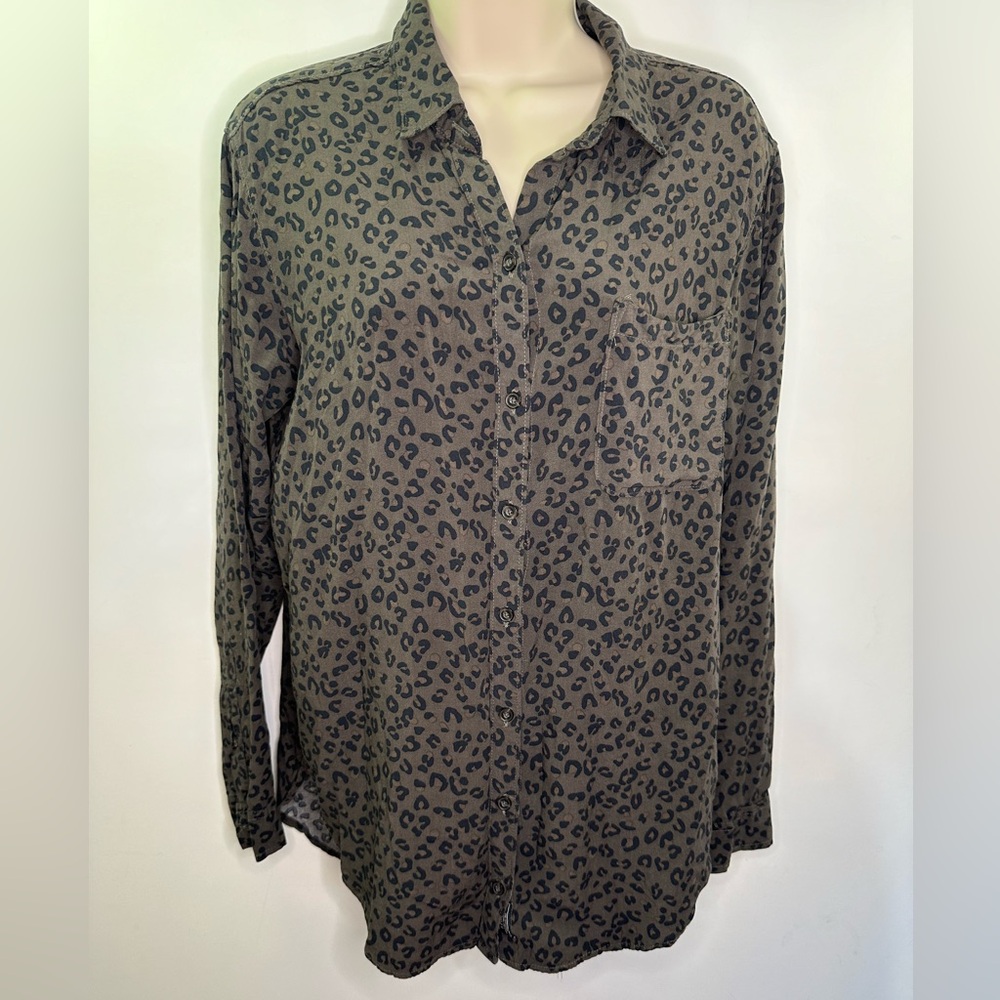 Abercrombie and Fitch women’s button down leopard print blouse size small